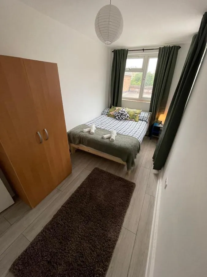 Enormous Family Flat Apartment London 0*,  United Kingdom