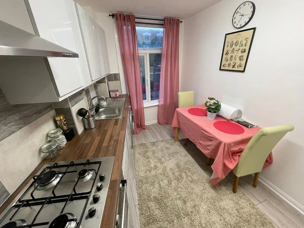 Enormous Family Flat Apartment London