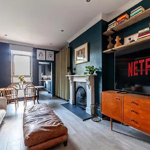  Apartment Arte - 2 Bed Luxurious Flat, Garden, 5min Dalston St., Parking Available, Serviced - Up To 5 Ppl
