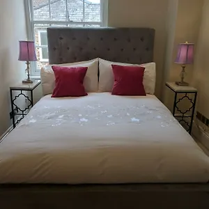 31 Queens Terrace , Southampton United Kingdom