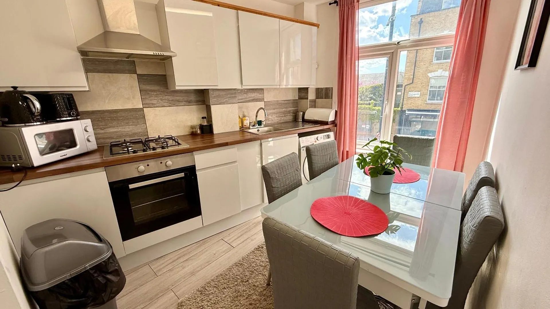 Enormous Family Flat Apartment London