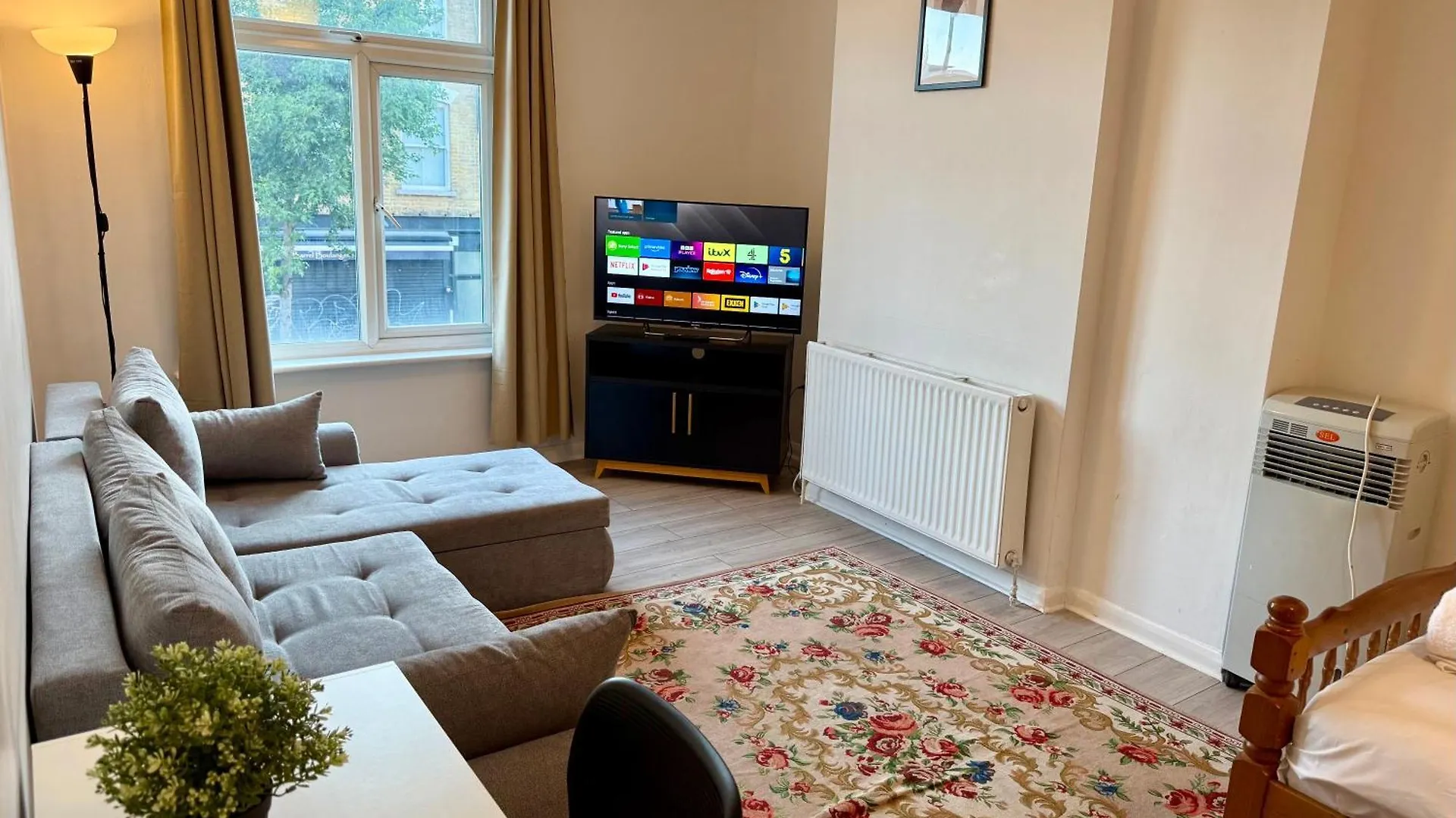 Enormous Family Flat Apartment London